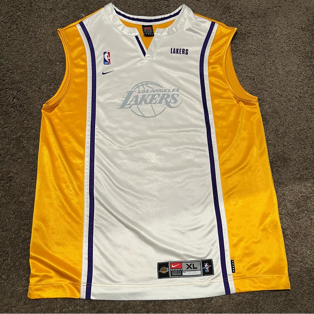 NBA Nike Los Ángeles Lakers Jersey